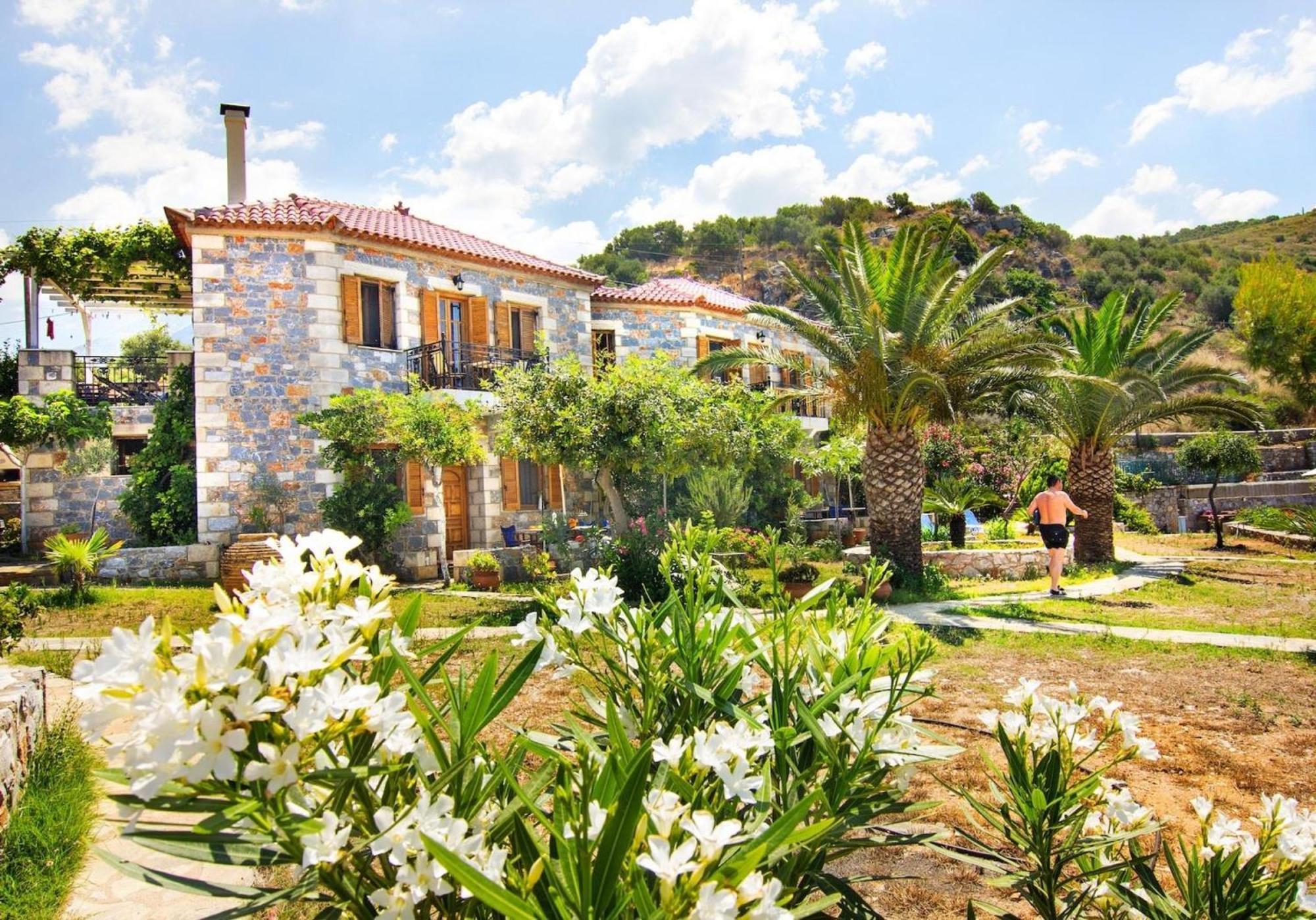 Mani Apartments Agios Nikolaos  Buitenkant foto