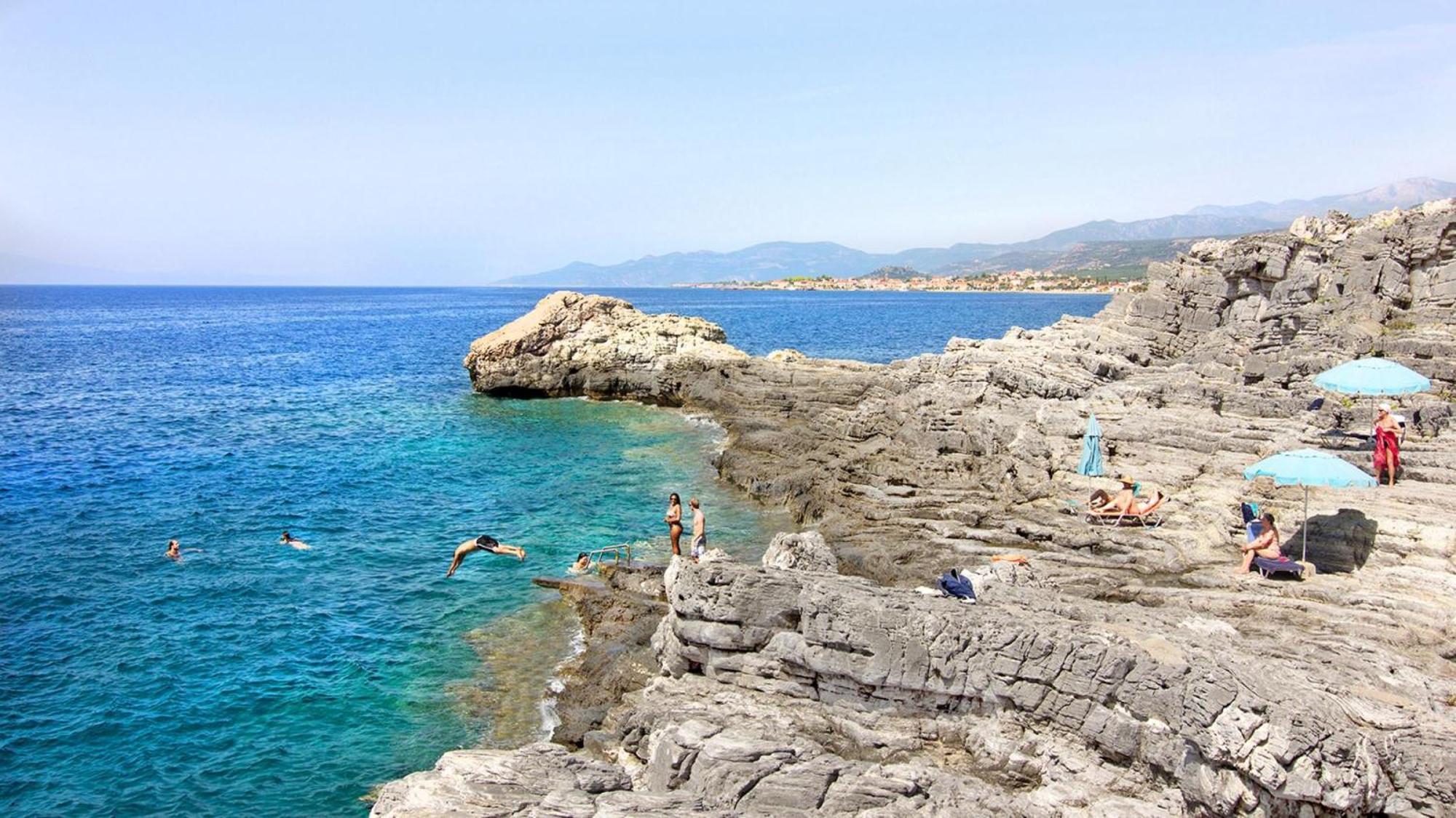 Mani Apartments Suites Agios Nikolaos  Buitenkant foto