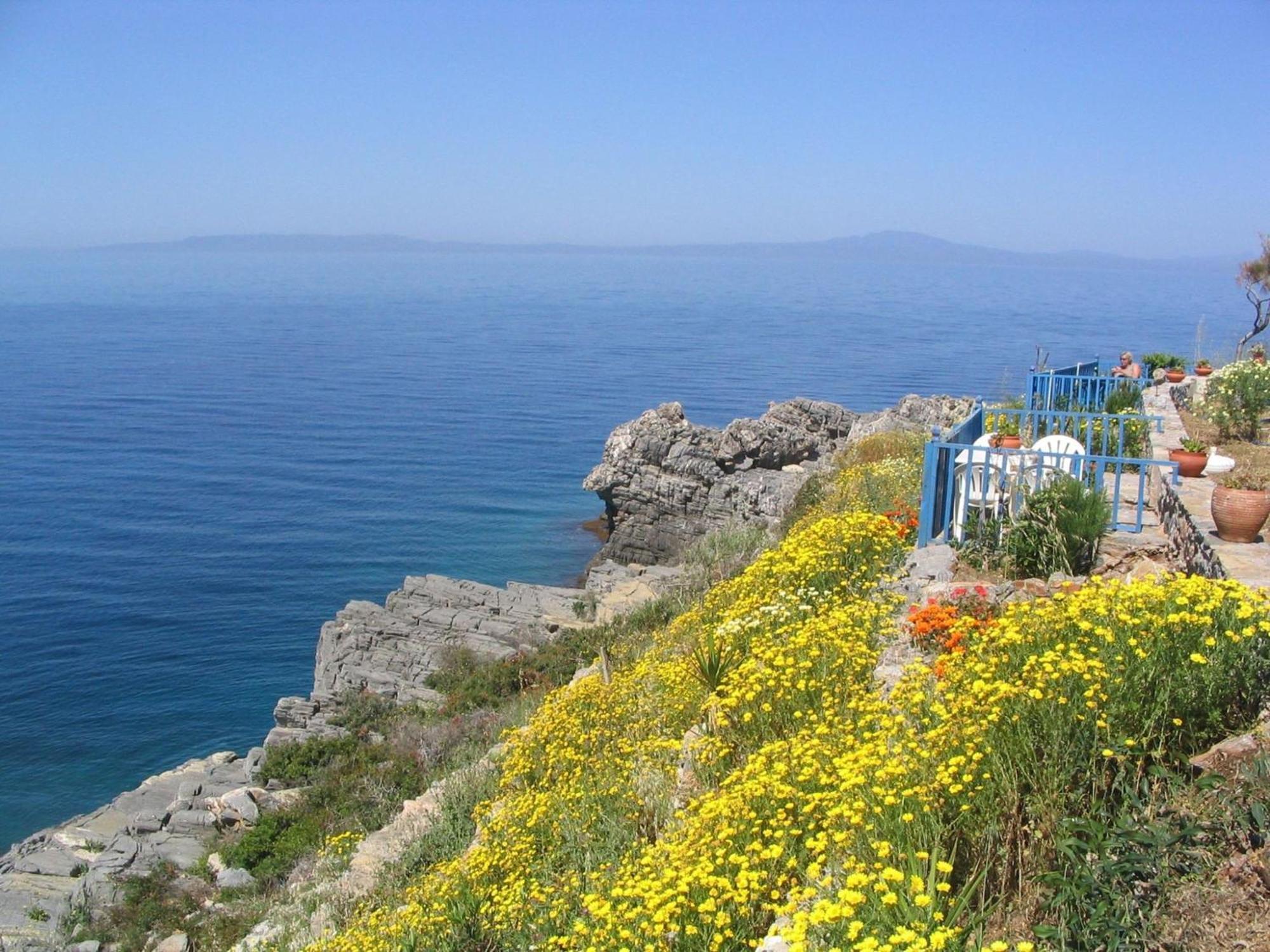 Mani Apartments Suites Agios Nikolaos  Buitenkant foto