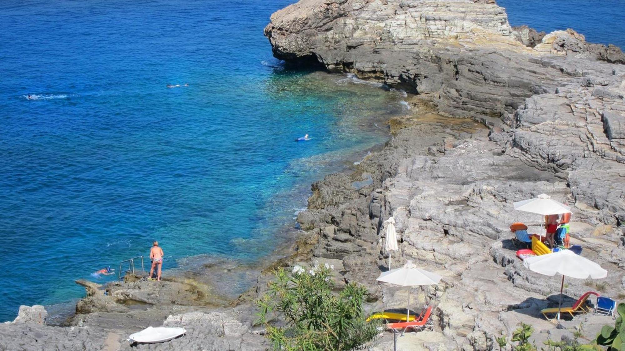Mani Apartments Agios Nikolaos  Buitenkant foto
